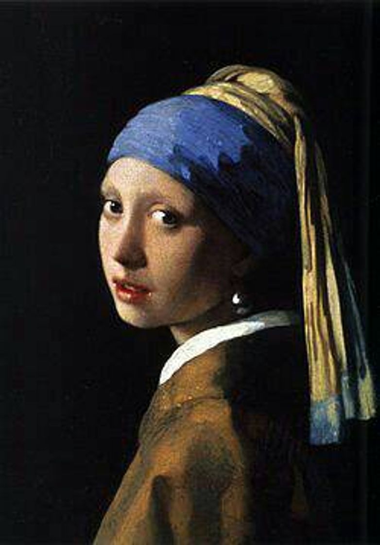 Social Girl with a pearl earring 