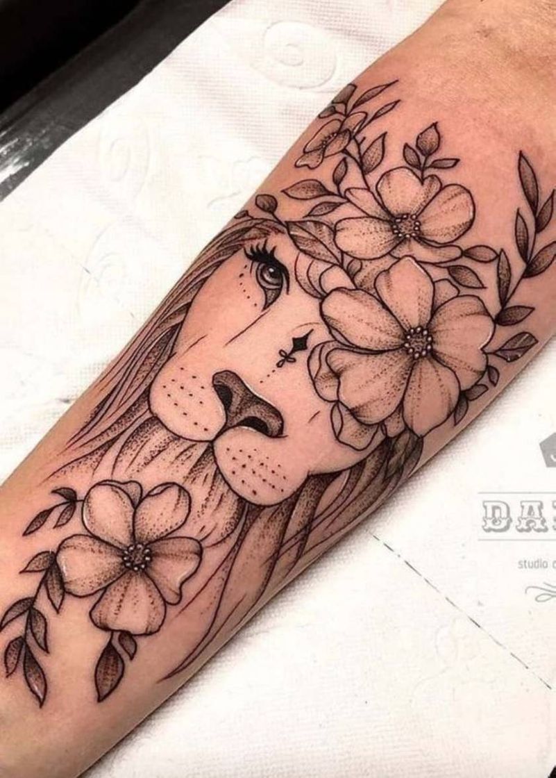 Moda Tatuagem de Leoa 