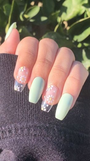 summer nails 🌻 