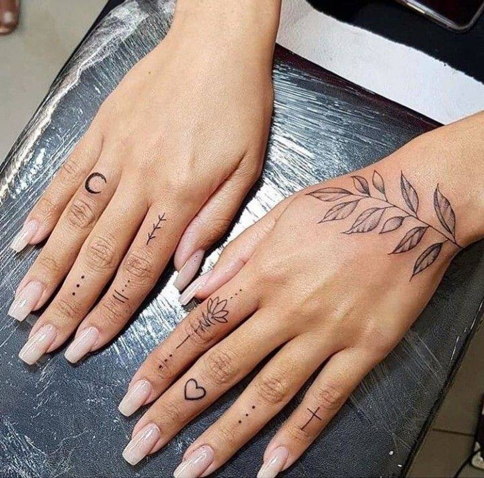 Fashion Tatuagem na mão 