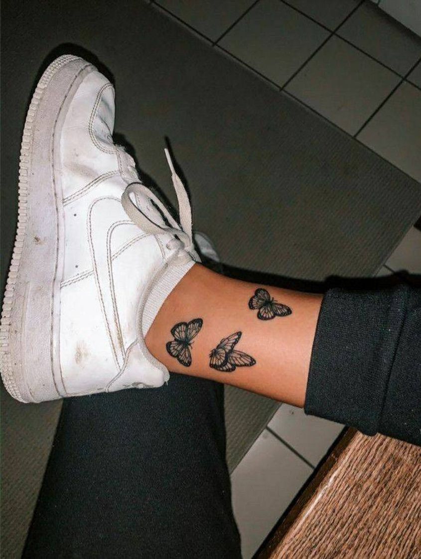 Fashion Tatuagem na panturrilha