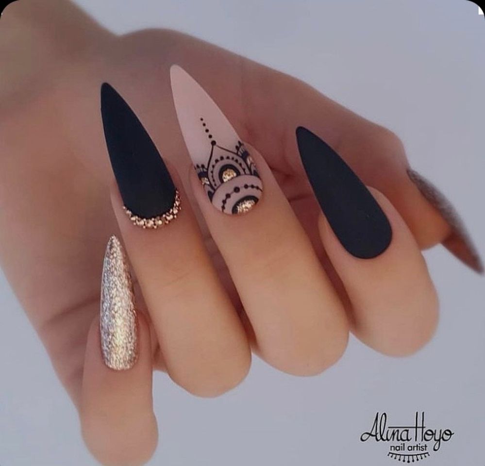 Moda Nails