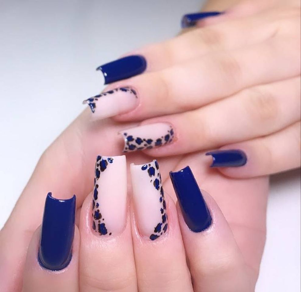 Moda Nails