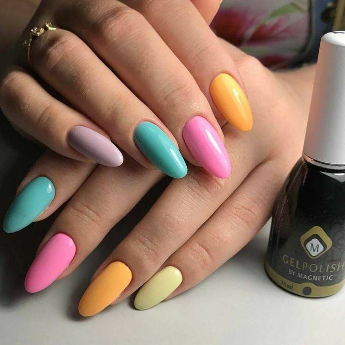 Moda UNHAS CORES PASTÉIS 