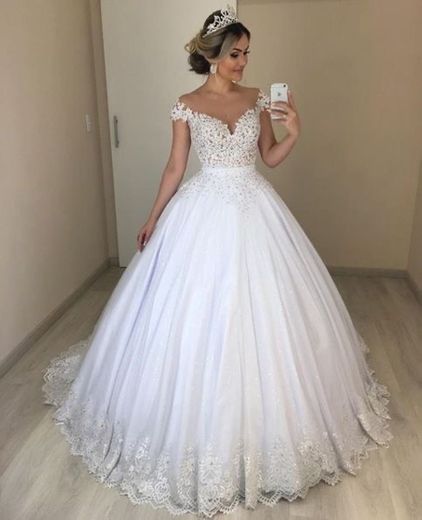 Vestido de noiva princesa simples com renda