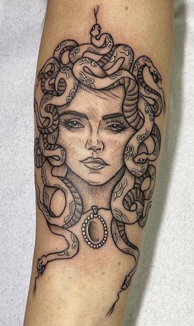 Moda Tatuagem Medusa no braço 🐍 