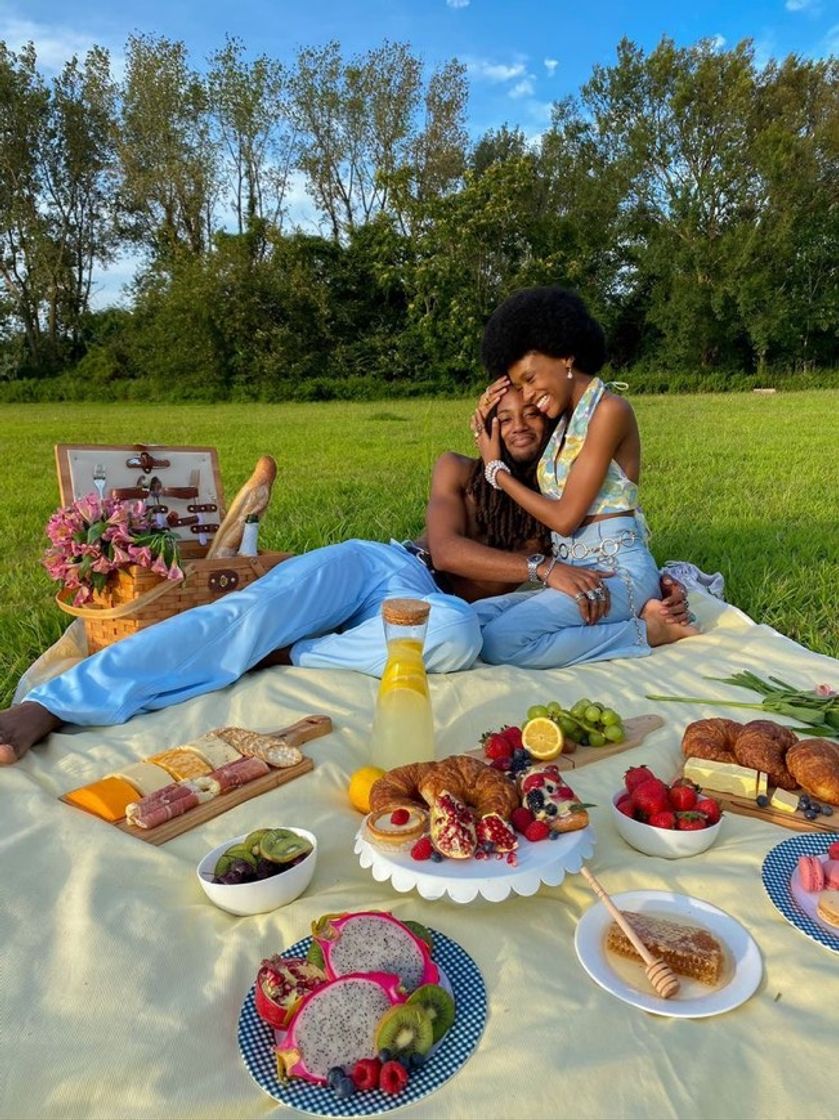 Moda vocês gostariam de ir em um picnic assim com suas amigas?