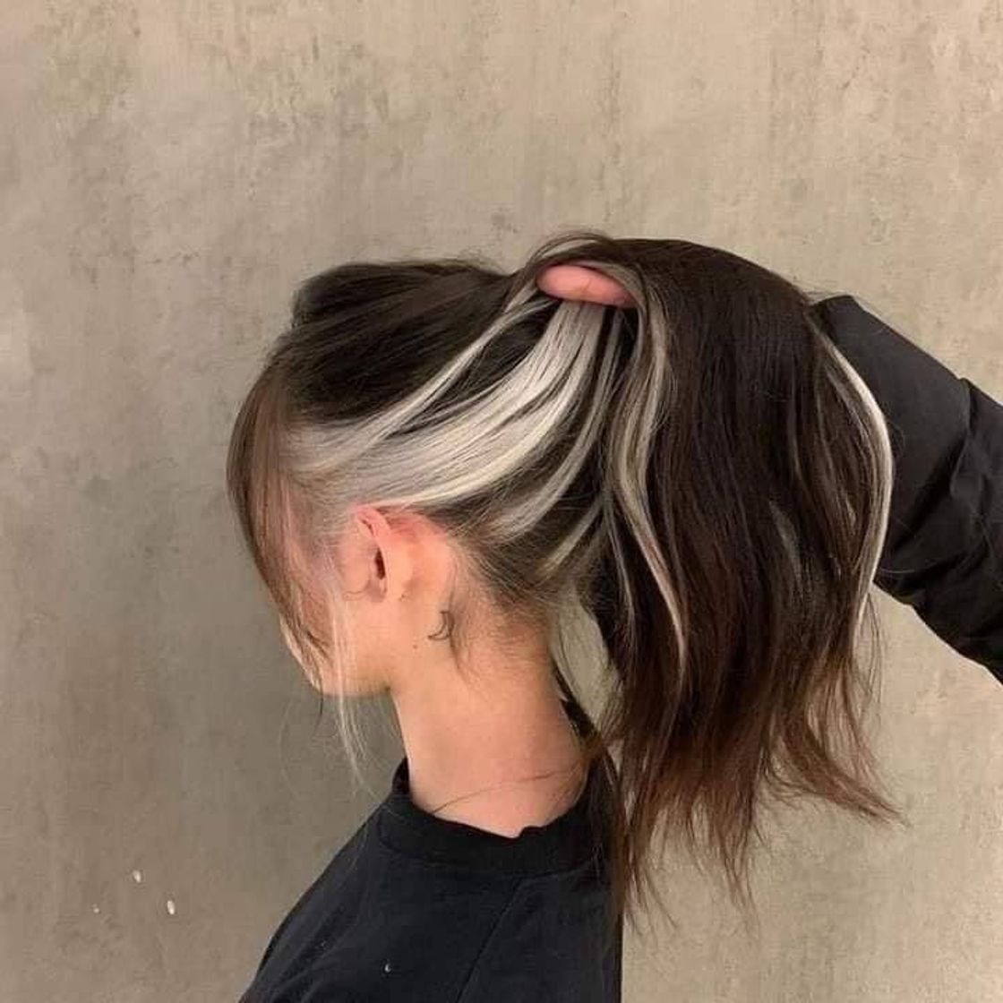 Fashion cabelo platinado na nuca