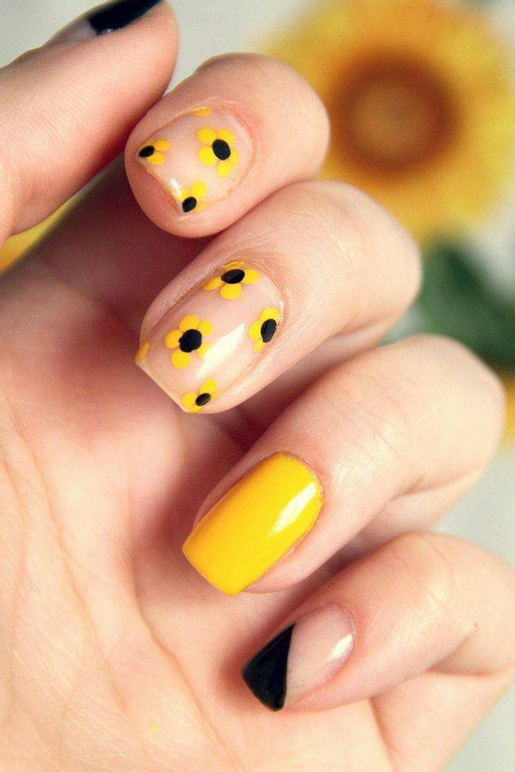 Moda Black and yellow nail 🖤💛