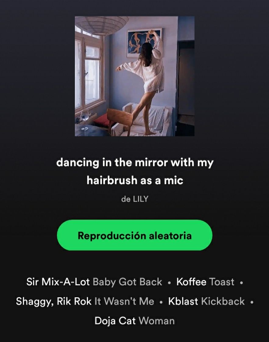 Canción Dancing in the mirror with my hairbrush as a mic