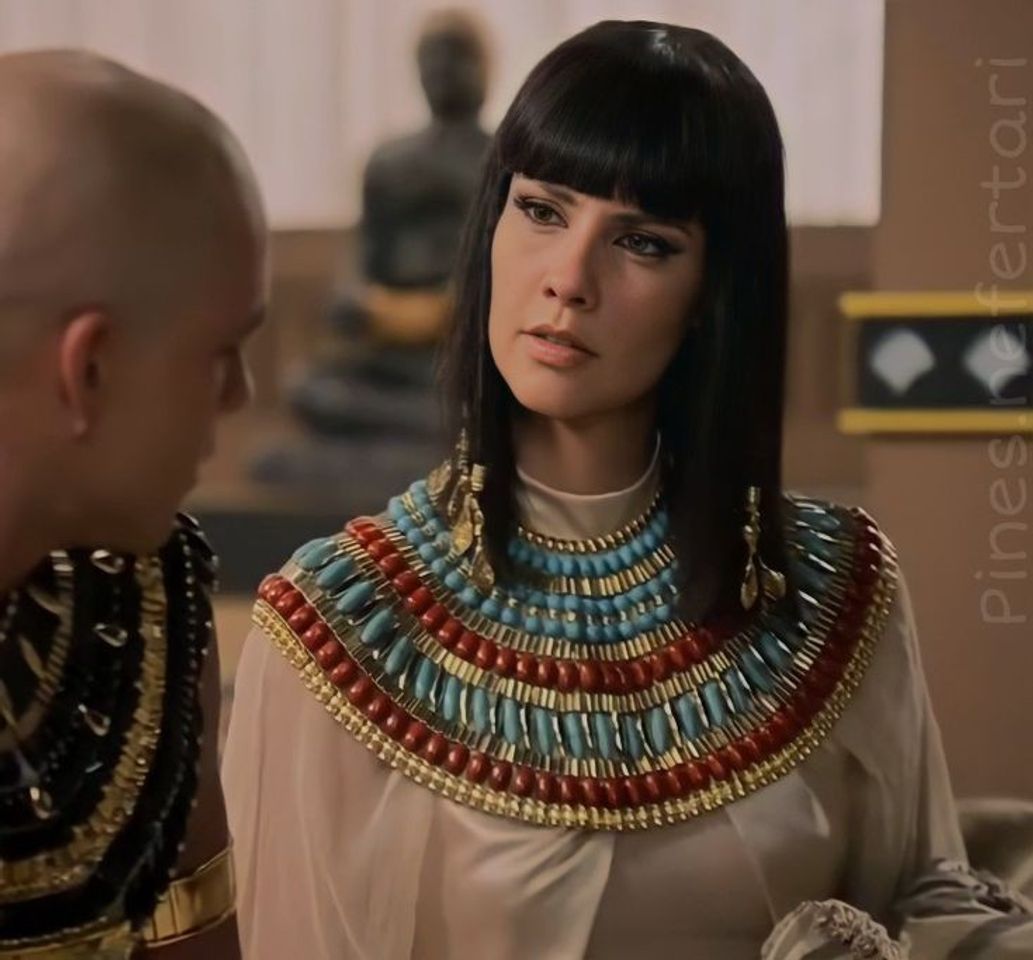 Social Nefertari