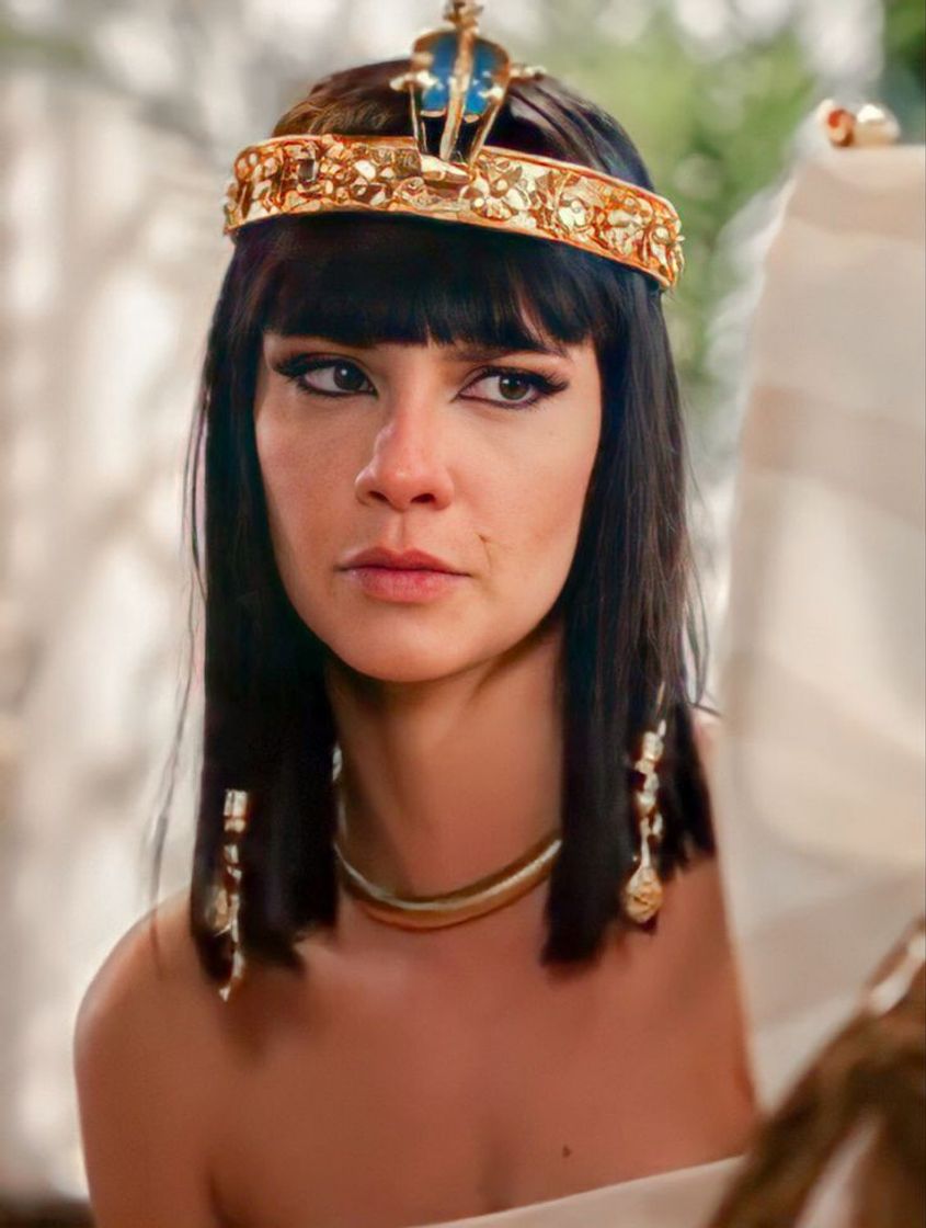 Social Nefertari