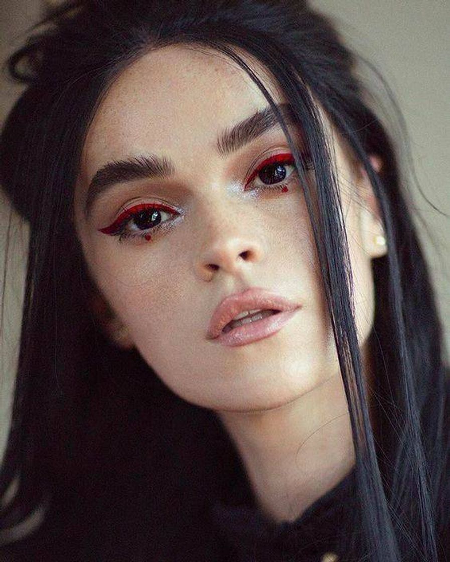 Social Red eyeliner 