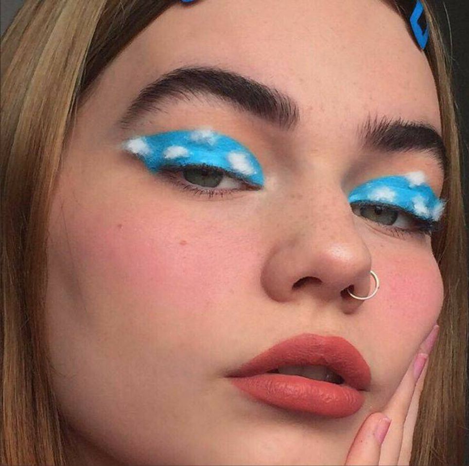 Social Sky Make-up 