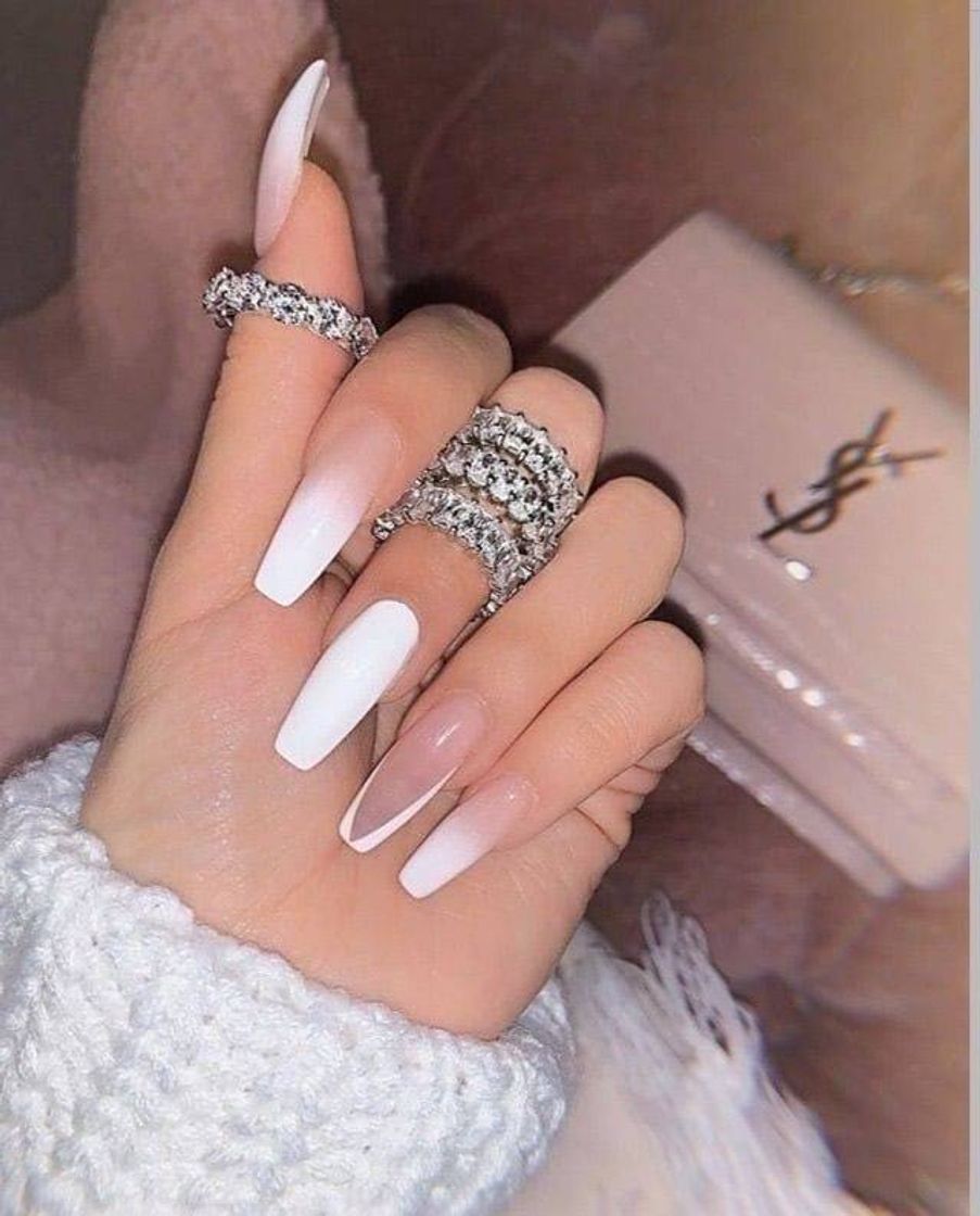 Fashion Unhas com degradê esfumado e francesinha