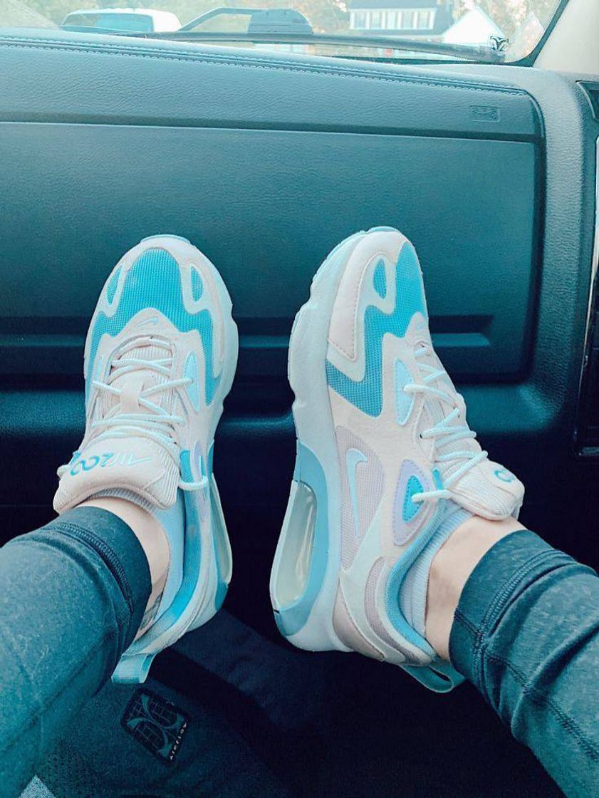 Social NIKE AIR MAX 200