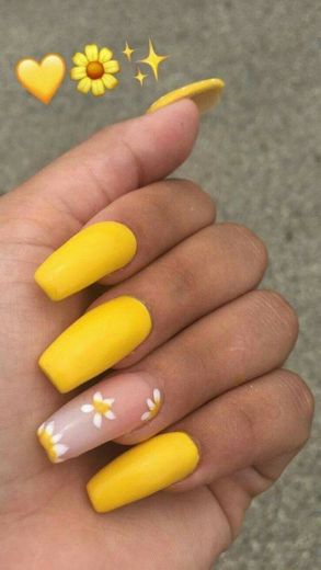 Inspiração de unhas amarela com flor