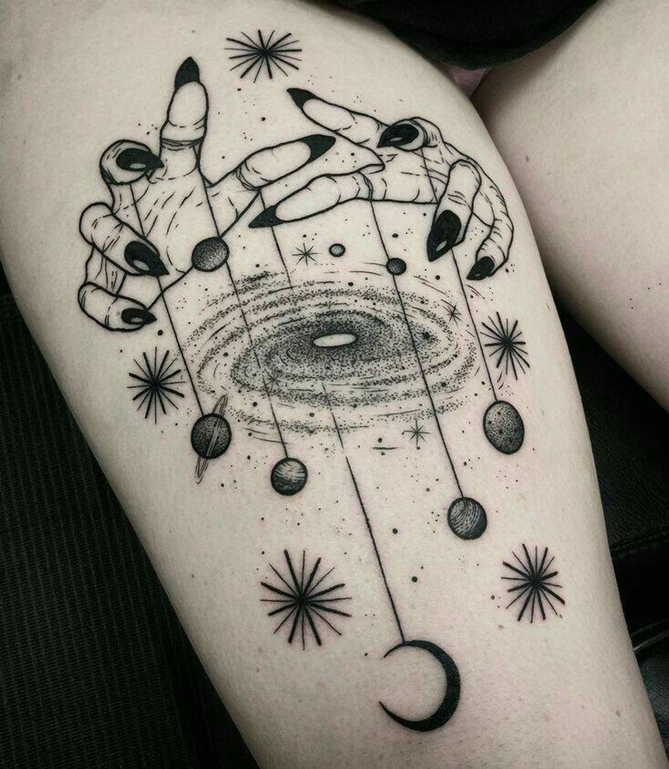 Fashion Ideia de tatuagem universo na coxa