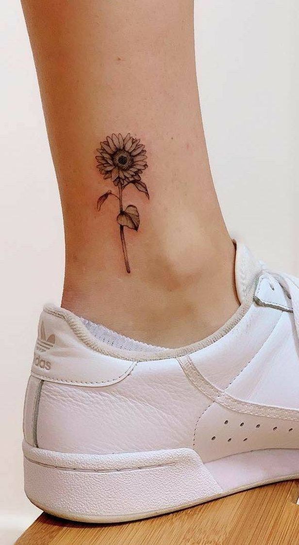 Fashion #tattoo #girl #minimalist 