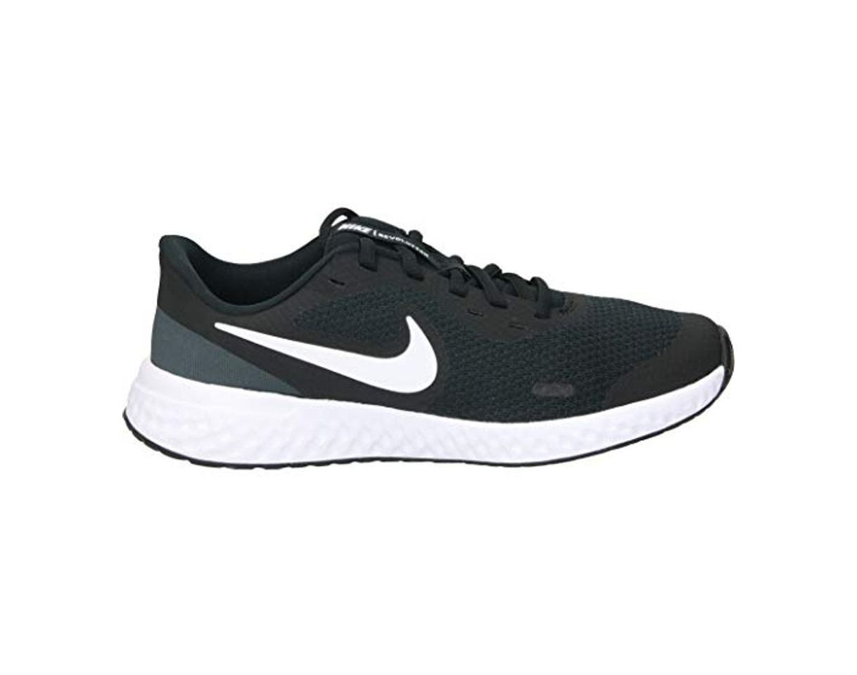 Social Nike Revolution 5