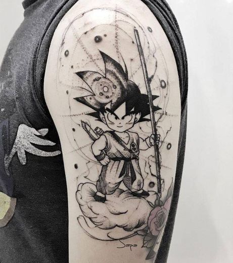 Olha só essa tattoo do Goku criança!