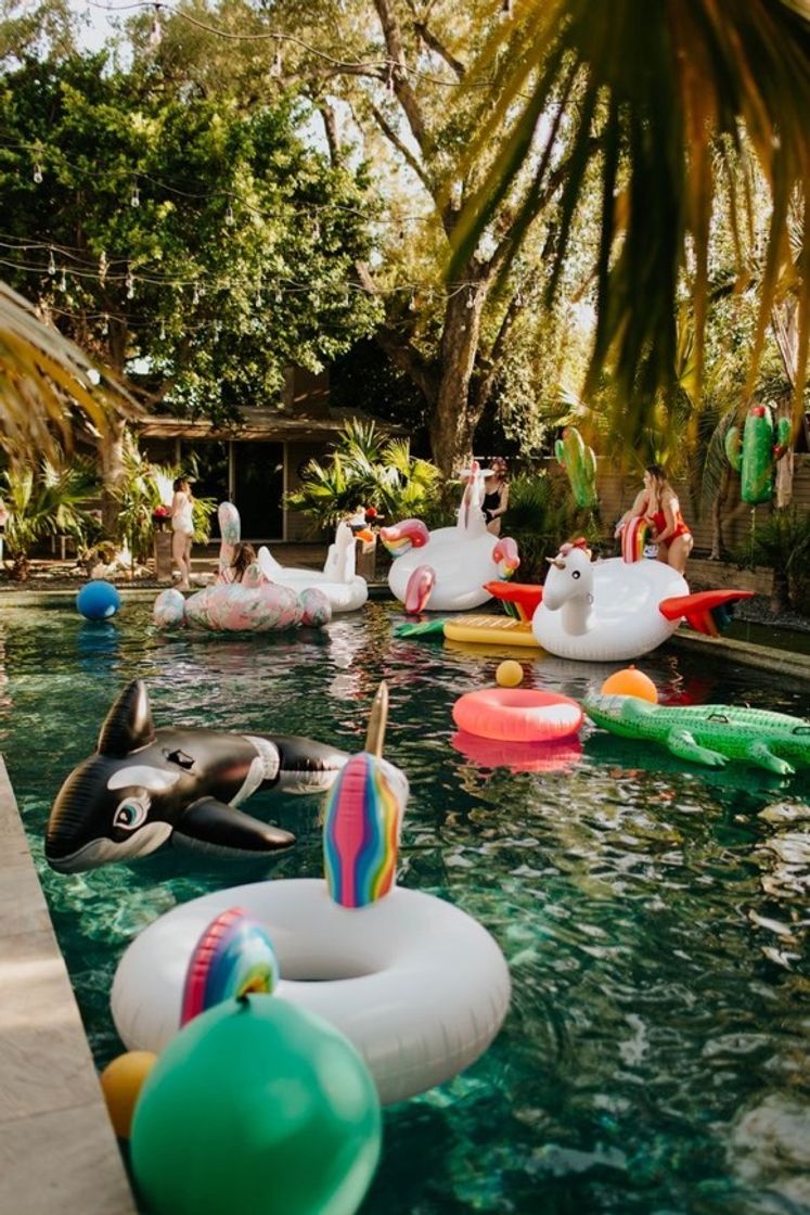 Social pool 🏊‍♀️ party 