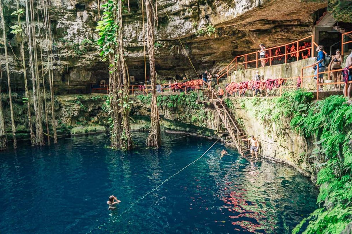 Lugar Cenote San Lorenzo Oxman