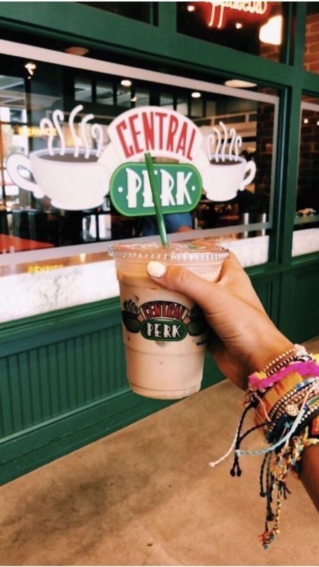 Fashion Que tal ir para o central perk tomar um cafezinho  ☕️ 