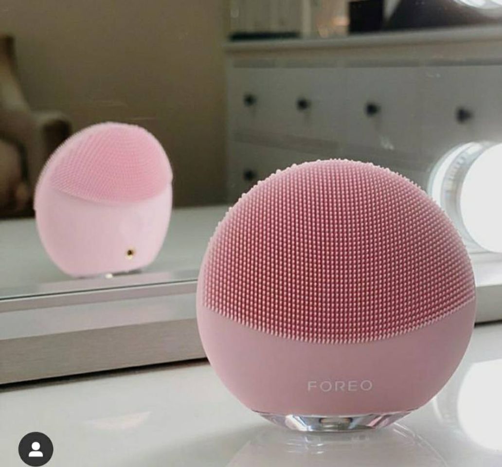 Beauty LUNA go de FOREO es el cepillo limpiador facial portable