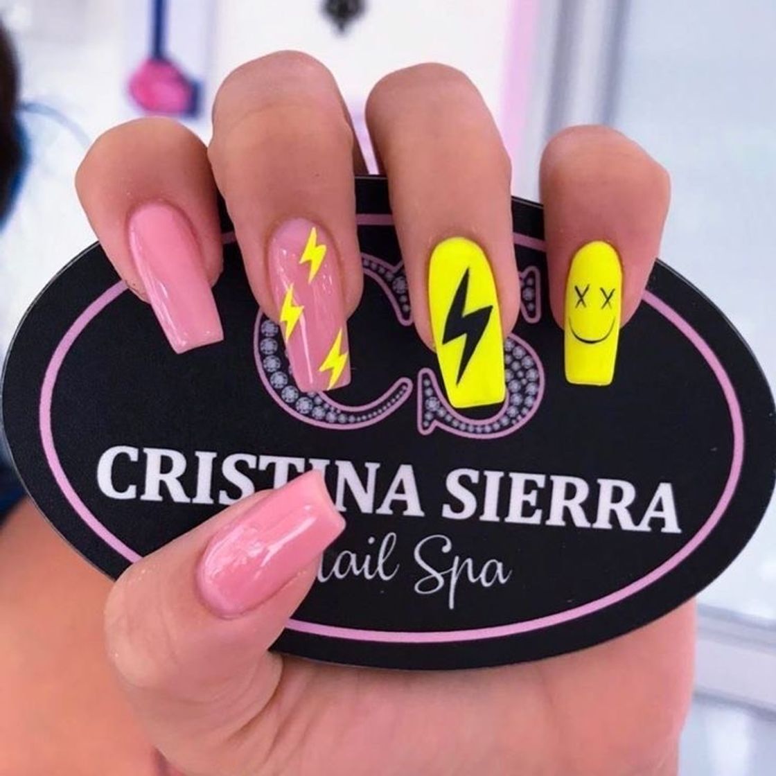 Fashion nails amarelo e rosa