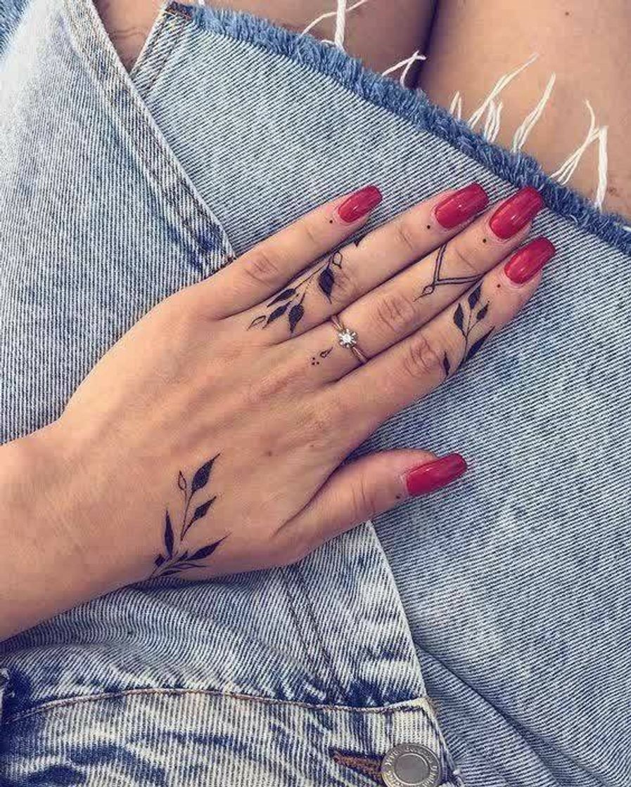 Social Tattoo na mão 