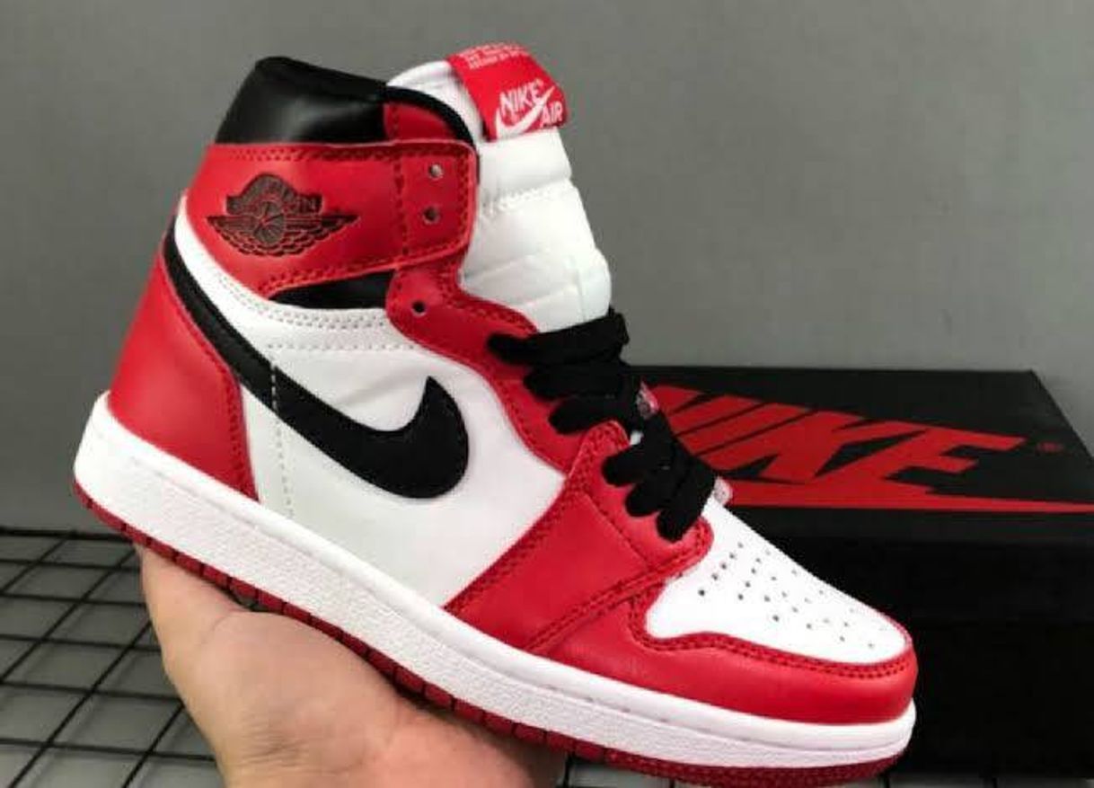 Social NIKE Air Jordan 1 Mid