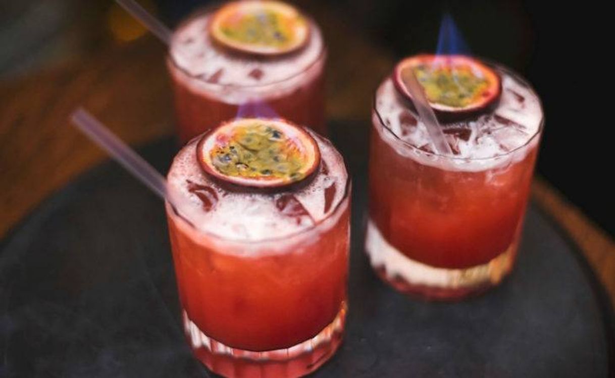 Fashion Caipirinha de açaí e maracujá 🍹