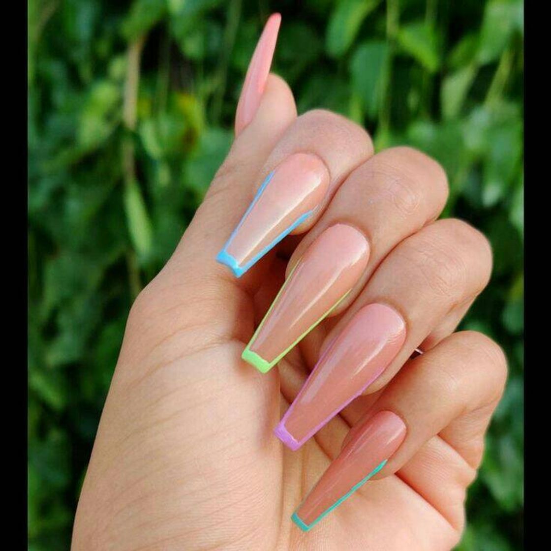 Social Nails