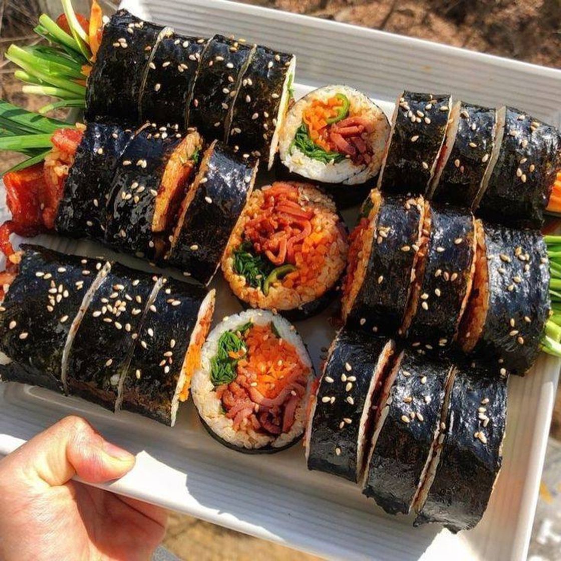 Moda Kimbap (Korean Sushi Roll) 