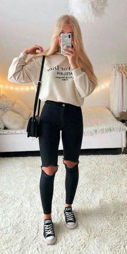 Moletom+calça skinny jeans+ tênis. Tem look mais dia a dia??