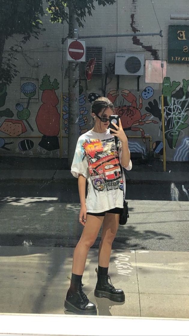 Social outfit aesthetic 