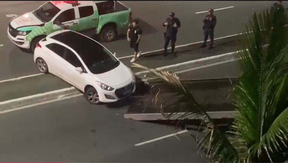 Movie Indivíduo foge de bloqueio policial