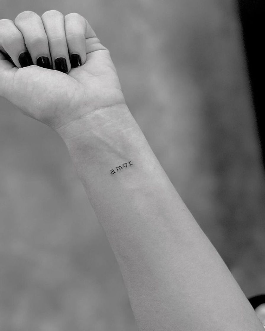 Fashion tatuagem minimalista