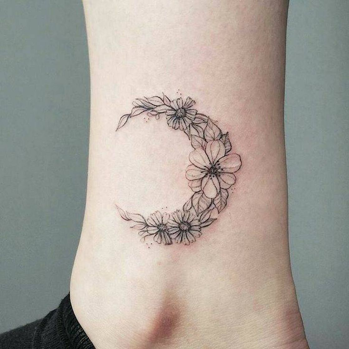 Fashion Tatuagem lua 