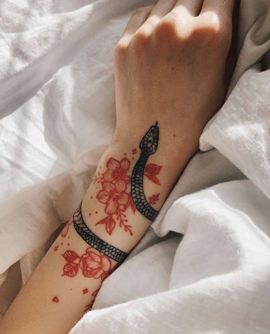 Fashion tatoo snake