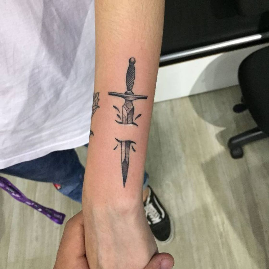 Moda Tatuagens de adaga 🗡️