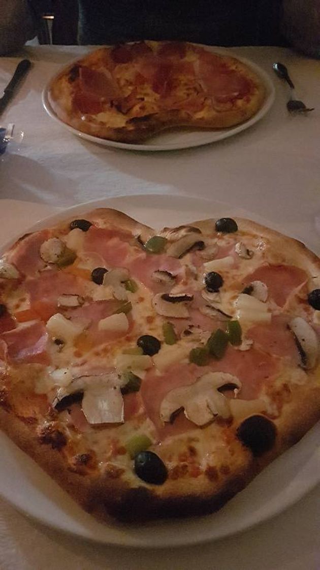 Restaurants Pizzeria Luna, Lda