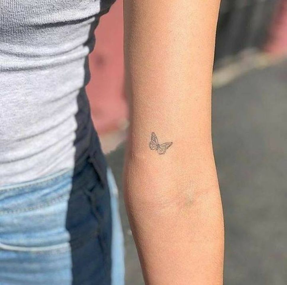 Moda tatuagem de borboleta