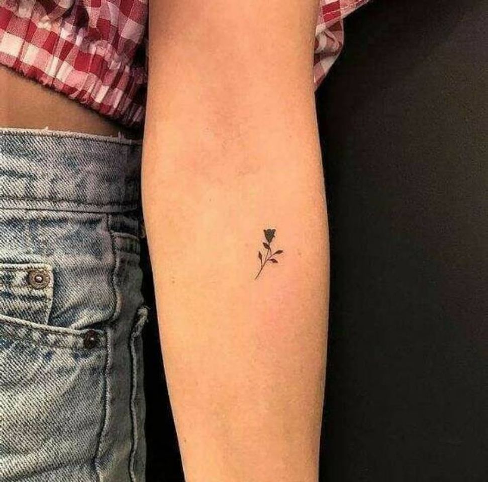 Moda tatuagem minimalista