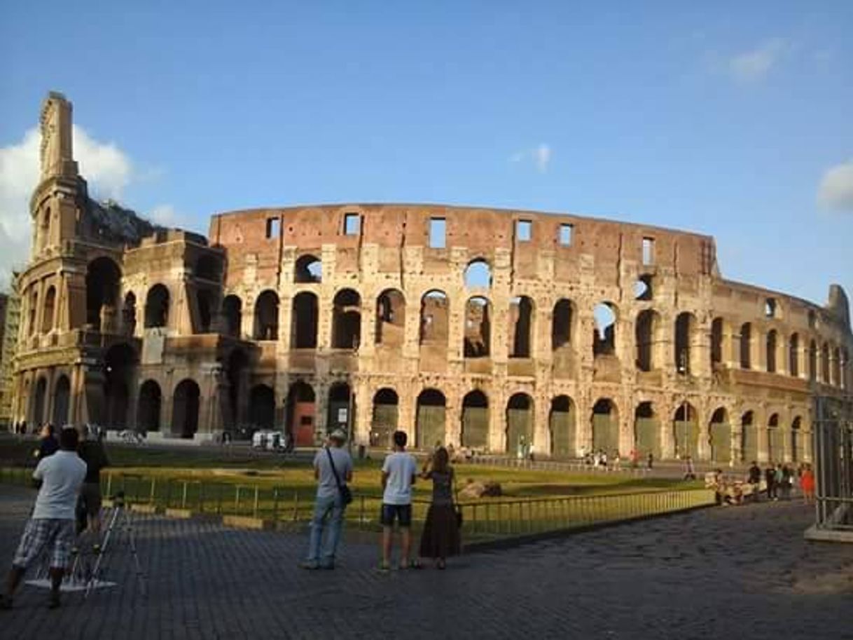 Lugar Coliseo de Roma