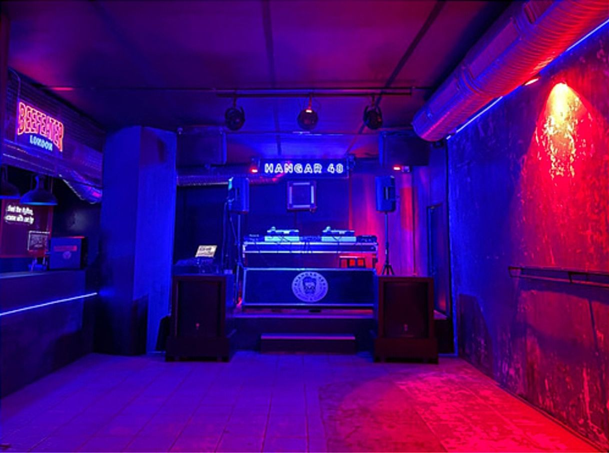 Lugar Hangar 48