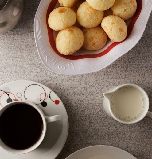 Café da tarde com pão de queijo ☕️