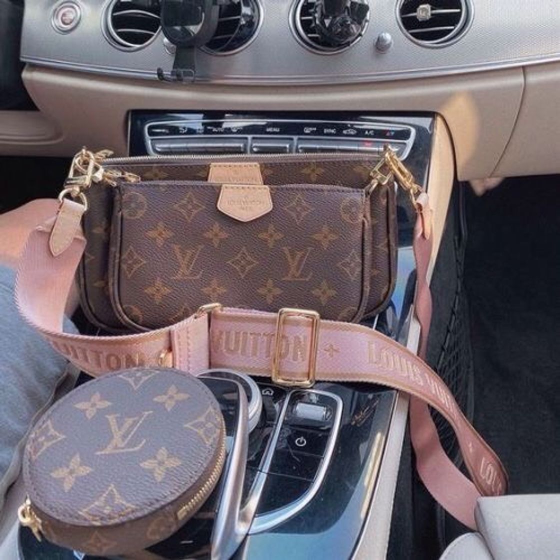 Social LOUIS VUITTON