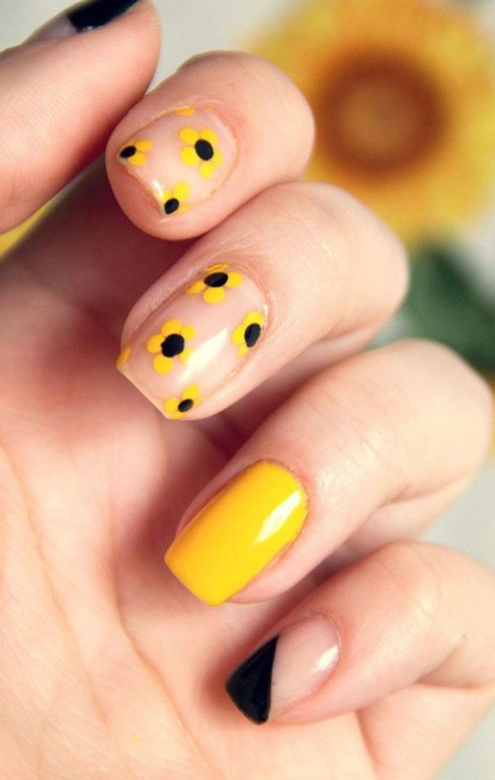 Fashion esmalte estampa floral amarelo e preto 